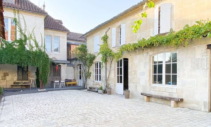 Cours pavé intérieure coworking